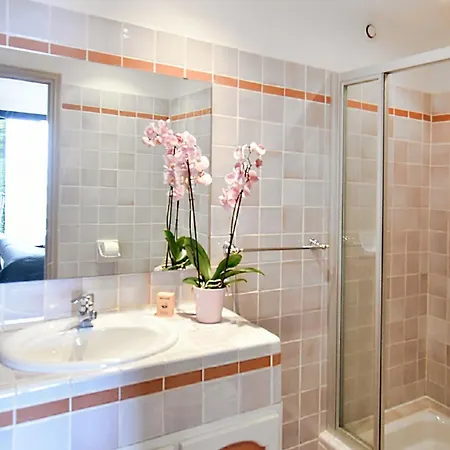 Luxueuse Moderne Avec Piscine & Recemment Renovee, Vue Exceptionnelle! Casa de Férias Cavalaire-sur-Mer