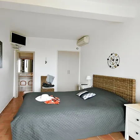 Luxueuse Moderne Avec Piscine & Recemment Renovee, Vue Exceptionnelle!