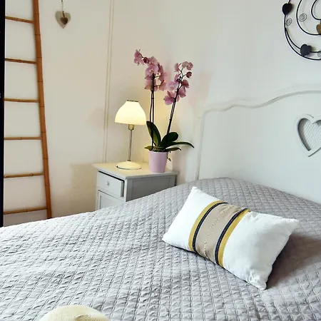Luxueuse Moderne Avec Piscine & Recemment Renovee, Vue Exceptionnelle! Nyaraló *