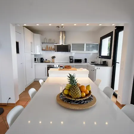 Casa de Férias Luxueuse Moderne Avec Piscine & Recemment Renovee, Vue Exceptionnelle! *