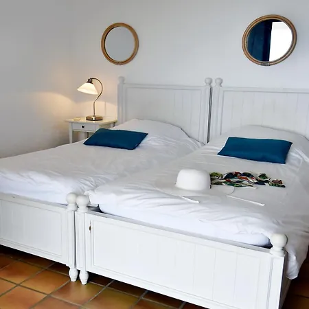 Luxueuse Moderne Avec Piscine & Recemment Renovee, Vue Exceptionnelle! Casa de Férias