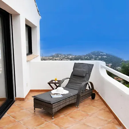 Luxueuse Moderne Avec Piscine & Recemment Renovee, Vue Exceptionnelle! Casa de Férias