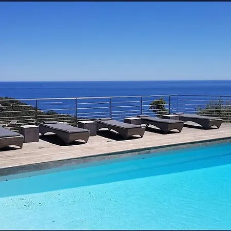Luxueuse Moderne Avec Piscine & Recemment Renovee, Vue Exceptionnelle! Casa de Férias Cavalaire-sur-Mer