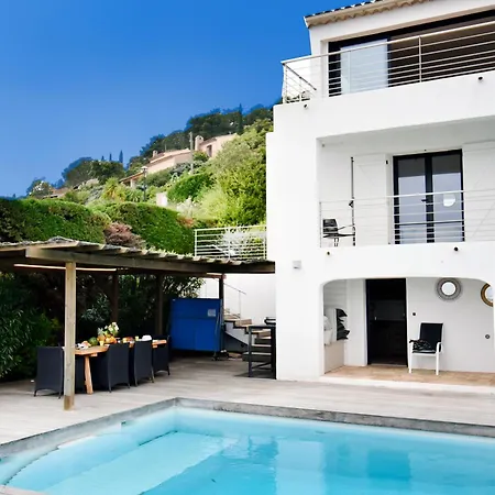 Σπίτι διακοπών Luxueuse Moderne Avec Piscine & Recemment Renovee, Vue Exceptionnelle!