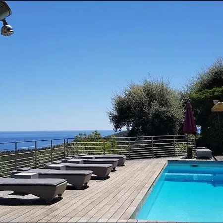 Luxueuse Moderne Avec Piscine & Recemment Renovee, Vue Exceptionnelle! Casa de Férias Cavalaire-sur-Mer