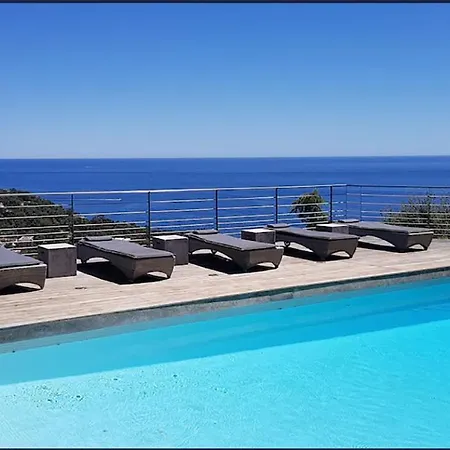 Luxueuse Moderne Avec Piscine & Recemment Renovee, Vue Exceptionnelle!